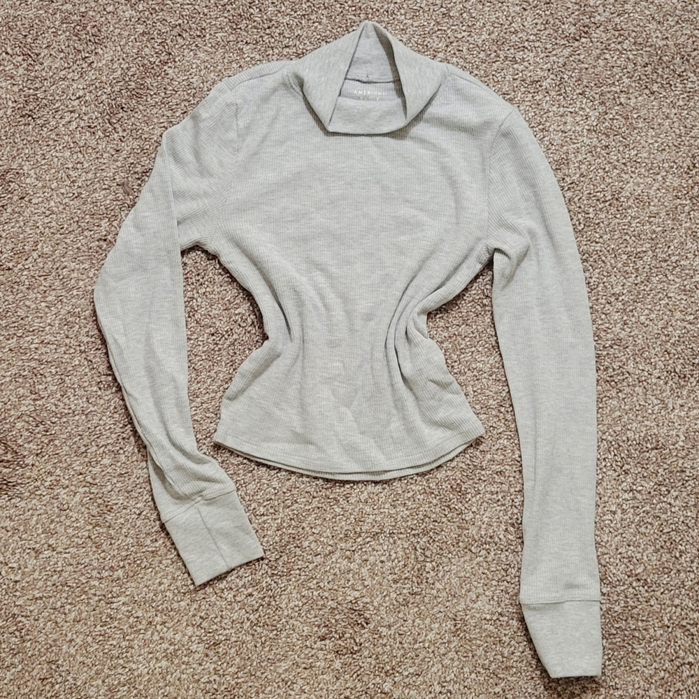 American Eagle Outfitters Light Gray Long Sleeve Top